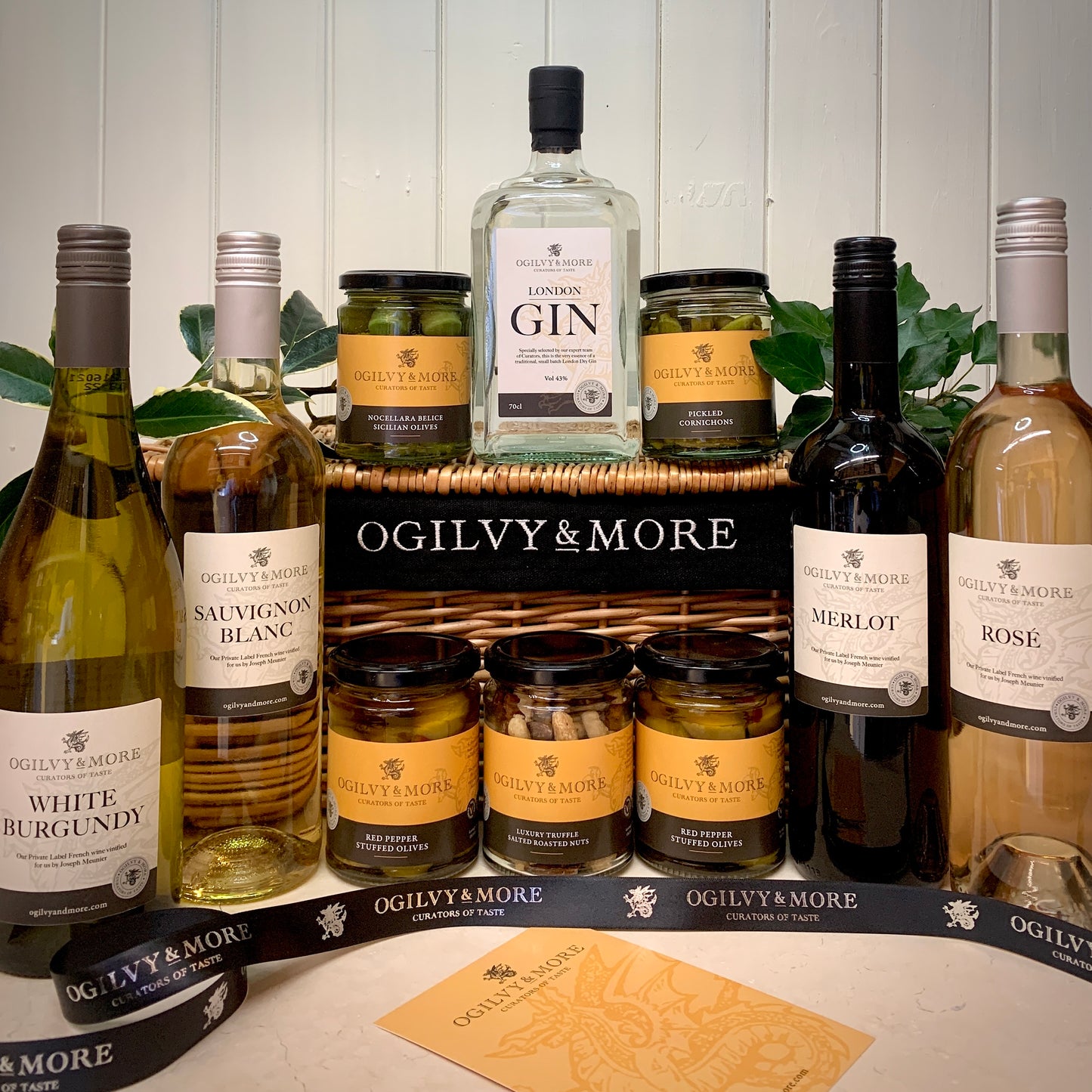 O&M Experience Hamper