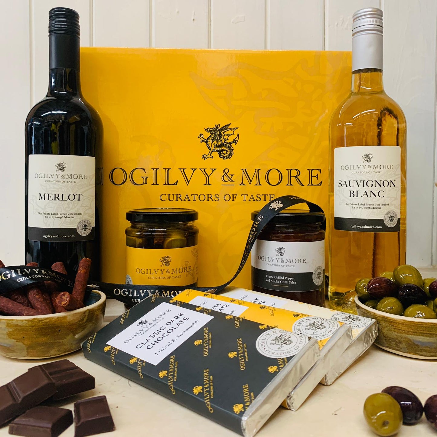 O&M Wine, Nibbles and Chocolate Gift Pack